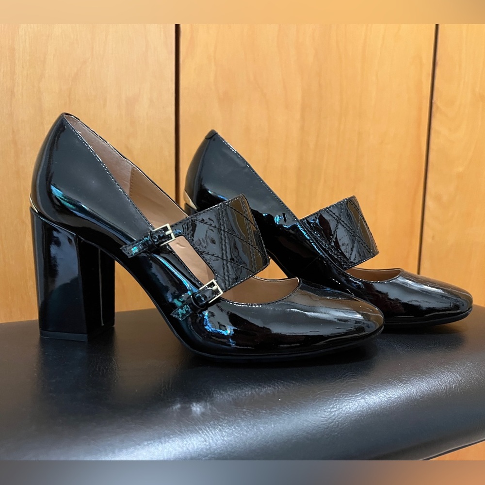 EUC CK Black Patent Leather Casilla Pumps w gold buckle detail & heel detail - 8